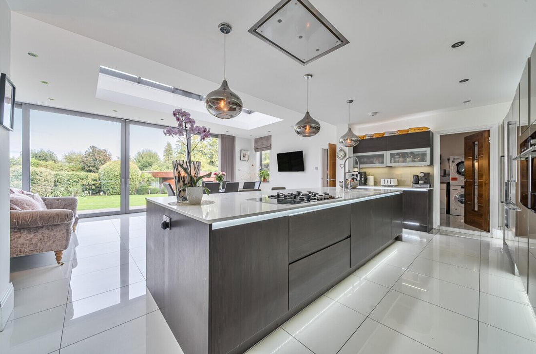 House in Radlett, Hertsmere, England 2 - 16825075