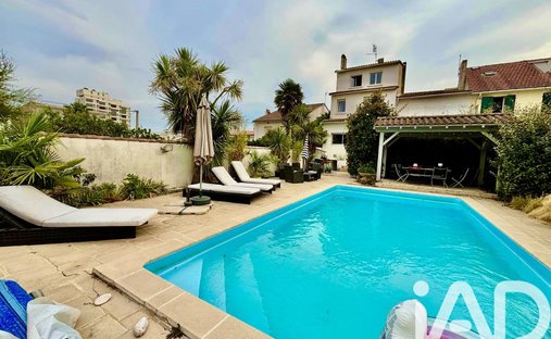 House in Le Chay-Les Gardes, Royan, France 1