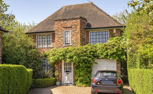 House in Charing Cross, Westminster, England 1