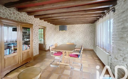 Castle for Sale in Houdan, Île-de-France, France