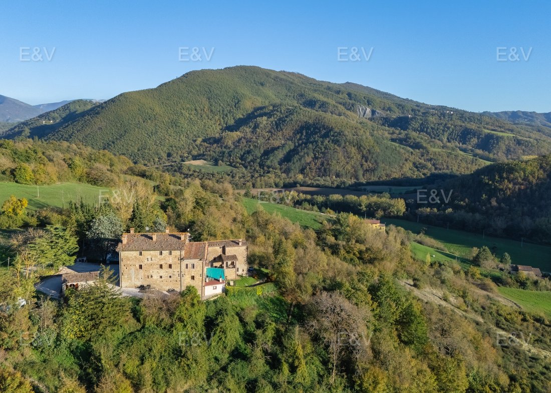 Country House in Pietralunga, Umbria, Italy 1 - 16824868