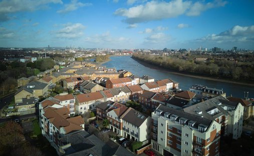Townhouse in Strand On The Green, Hounslow, England 1