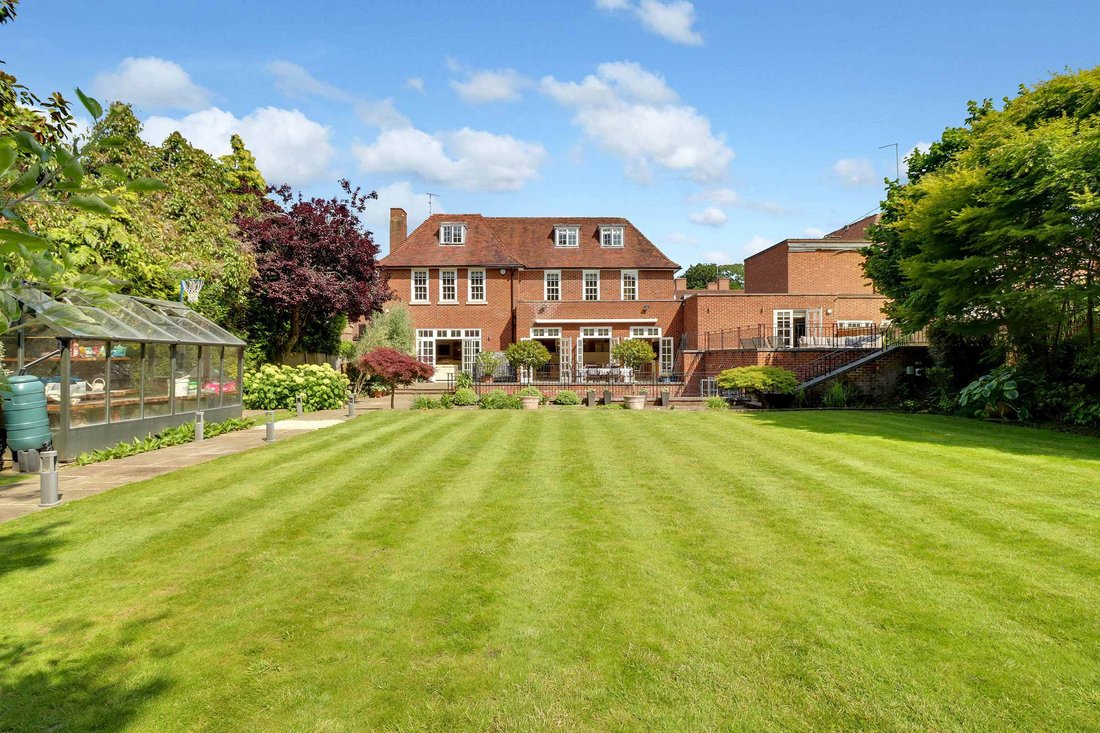 House in Hampstead Garden Suburb, Barnet, England 2 - 16825067