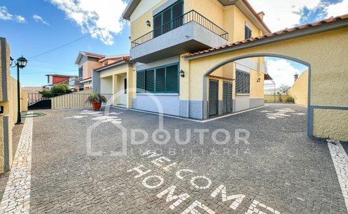 House in Se, Madeira, Portugal 1