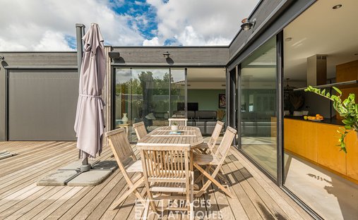 Splendid 19th Century Château, Renovated And Full Of Timeless Charm, Located Just Outside Bordeaux