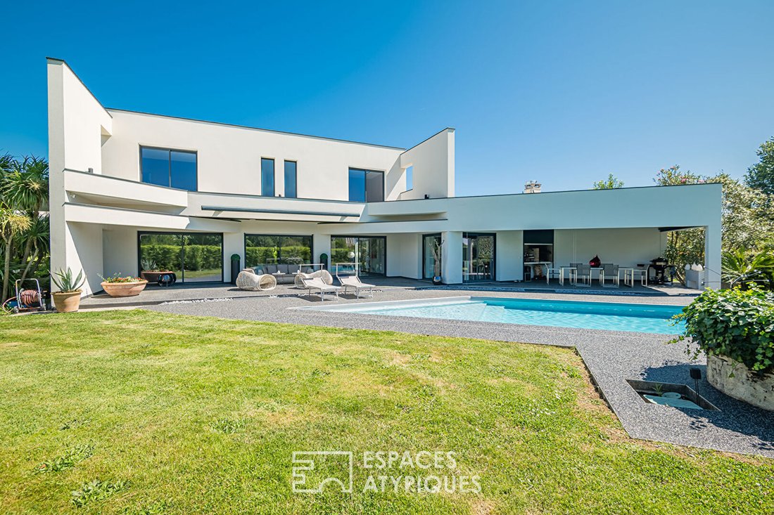 Villa in Bouliac, Nouvelle-Aquitaine, France 1 - 16828341