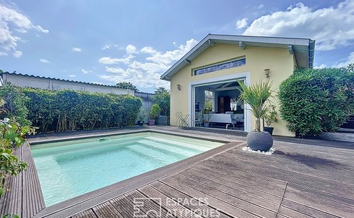 Castle for Sale in Villenave-d'Ornon, Nouvelle-Aquitaine, France