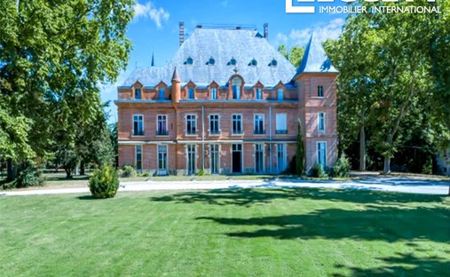 Castle in Nord Est, Grenade, France 1