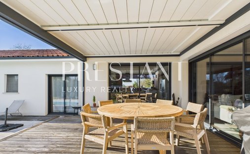 Castle for Sale in Peyrehorade, Nouvelle-Aquitaine, France