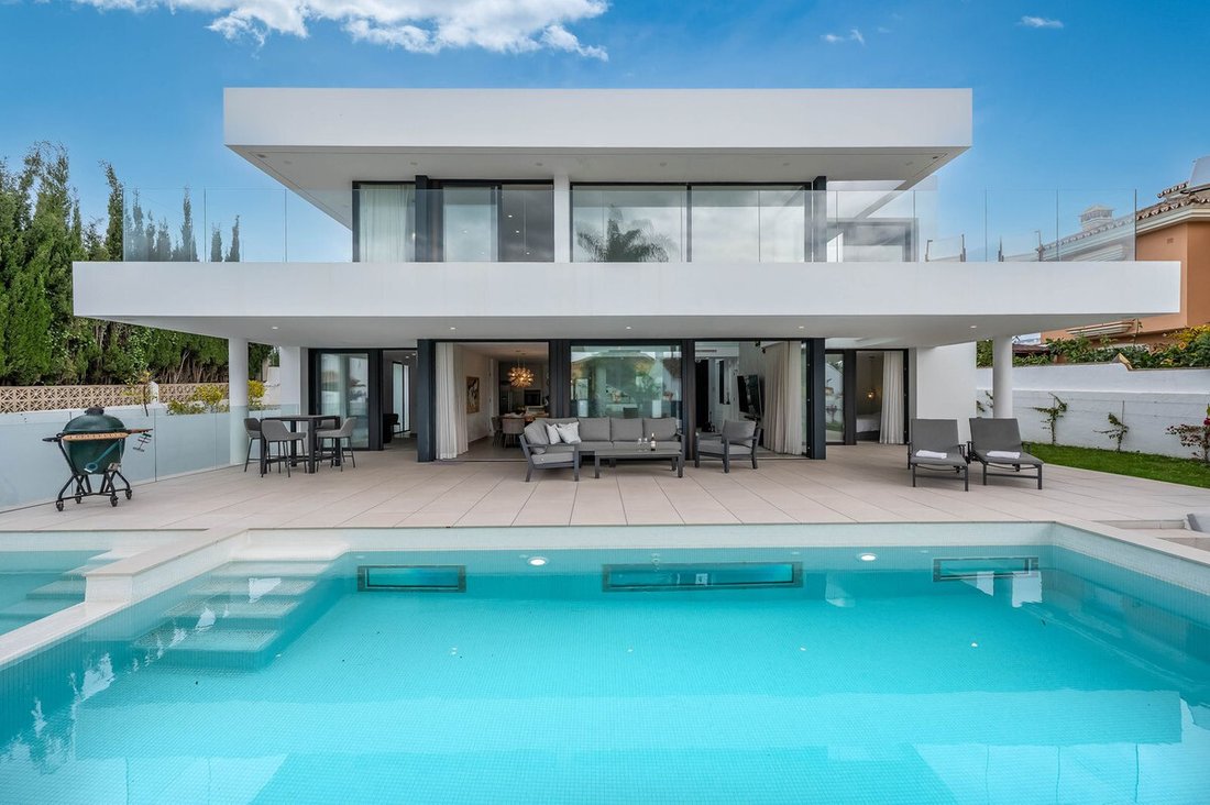Villa in San Pedro de Alcantara, Andalusia, Spain 1 - 16829435