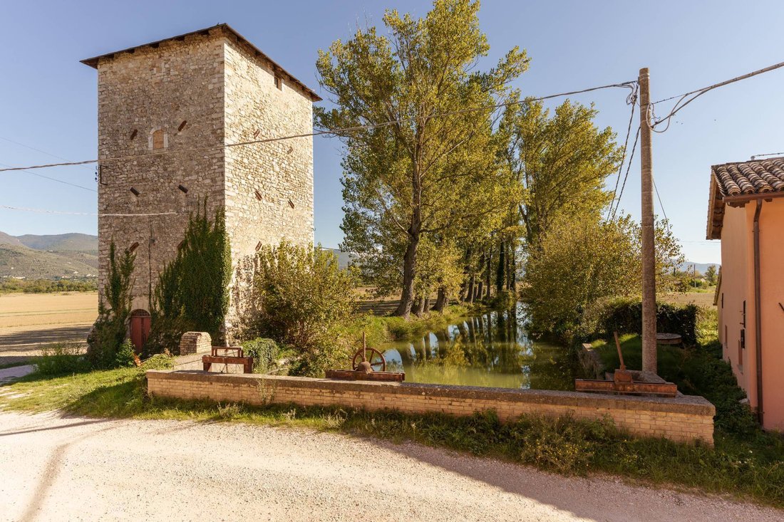 Estate in Spoleto, Umbria, Italy 1 - 16829329