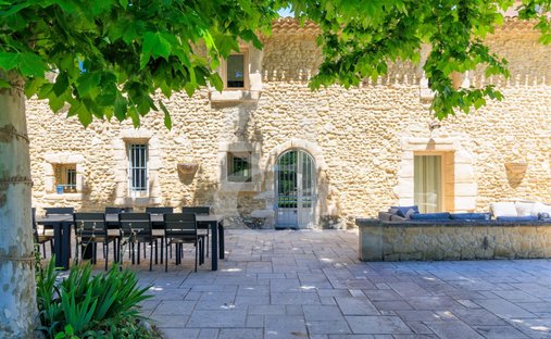 Castle for Sale in Le Thor, Provence-Alpes-Côte d'Azur, France