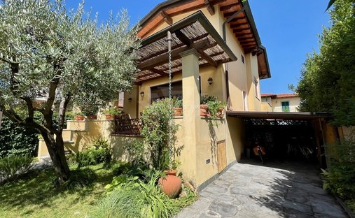 Villa in Tonfano, Pietrasanta, Italy 1