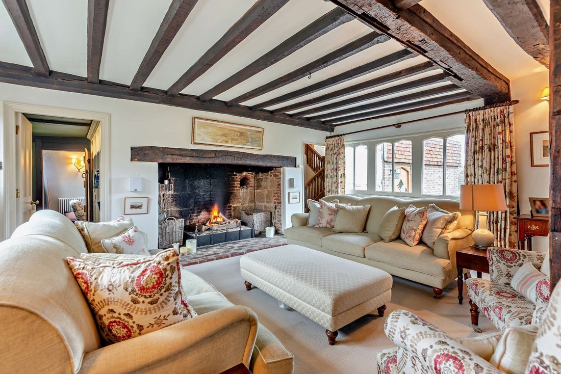 House in Copthorne, England 4 - 16832758