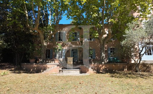 Provencal Farmhouse Of 277m² With Swimming Pool On Land Of Almost 2ha