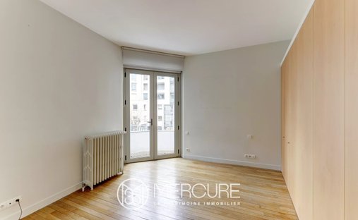 Castle for Sale in Clermont-Ferrand, Auvergne-Rhône-Alpes, France