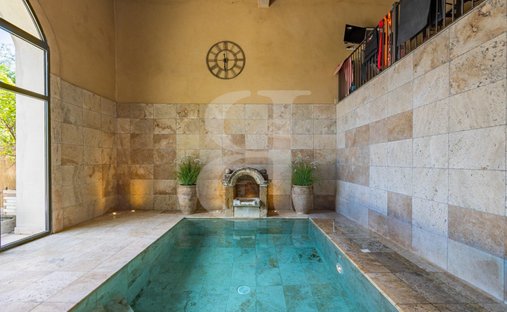 Castle for Sale in Carpentras, Provence-Alpes-Côte d'Azur, France