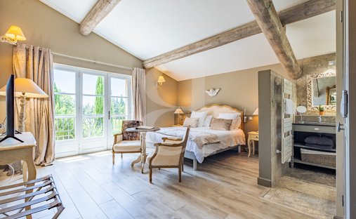 Castle for Sale in Carpentras, Provence-Alpes-Côte d'Azur, France