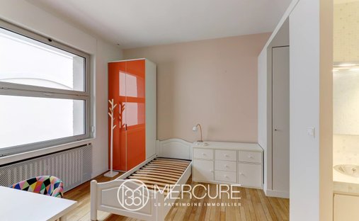 Castle for Sale in Clermont-Ferrand, Auvergne-Rhône-Alpes, France