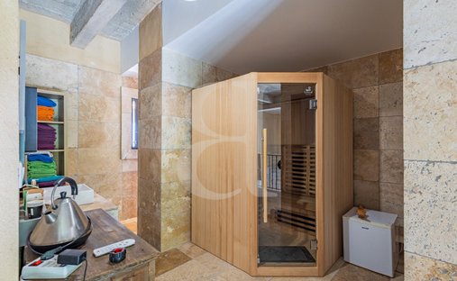 Castle for Sale in Carpentras, Provence-Alpes-Côte d'Azur, France