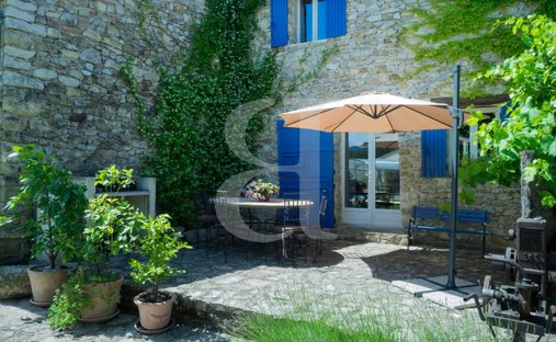 Ensemble Immobilier Avec Gites à 5 Min De Vaison La Romaine