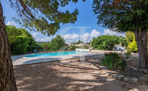 Provencal Farmhouse Of 277m² With Swimming Pool On Land Of Almost 2ha