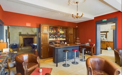 Agen Charming Estate With Manor House, Caretaker's House, Barn For Events, River, Lake 19 Hectares