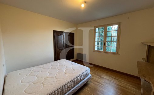 Castle for Sale in Carpentras, Provence-Alpes-Côte d'Azur, France