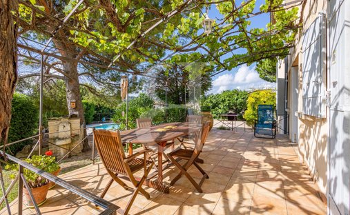 Provencal Farmhouse Of 277m² With Swimming Pool On Land Of Almost 2ha