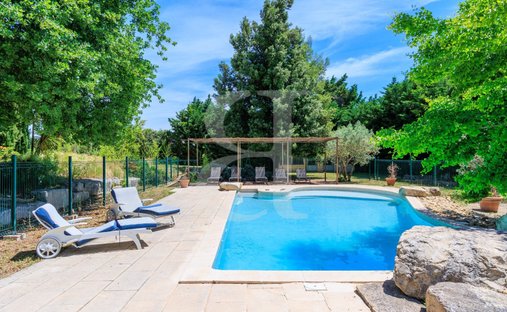 Castle for Sale in Le Thor, Provence-Alpes-Côte d'Azur, France