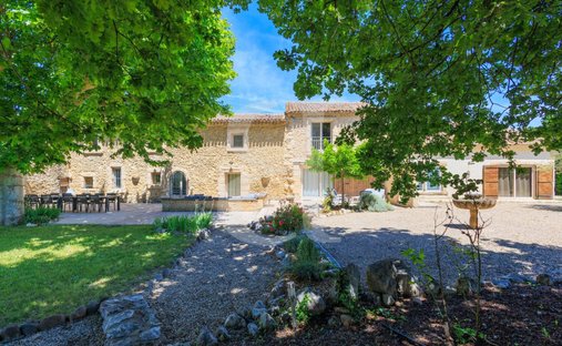 Castle for Sale in Le Thor, Provence-Alpes-Côte d'Azur, France