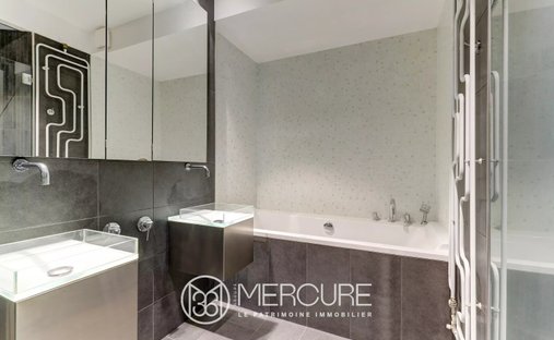 Castle for Sale in Clermont-Ferrand, Auvergne-Rhône-Alpes, France