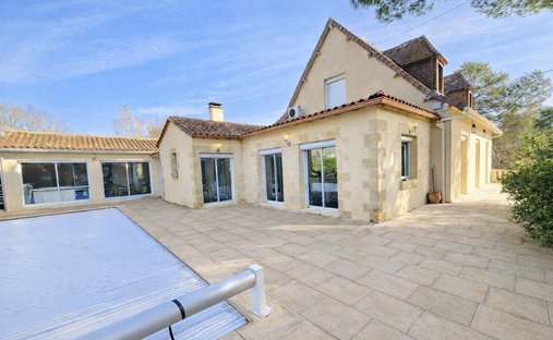 Castle for Sale in Périgueux, Nouvelle-Aquitaine, France
