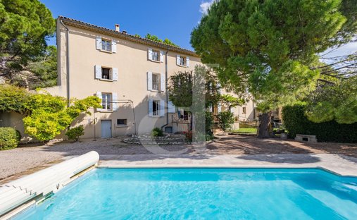Provencal Farmhouse Of 277m² With Swimming Pool On Land Of Almost 2ha