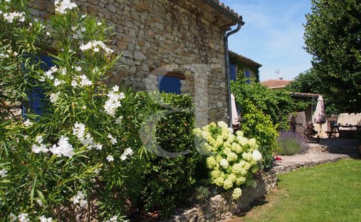 Ensemble Immobilier Avec Gites à 5 Min De Vaison La Romaine