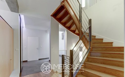 Castle for Sale in Clermont-Ferrand, Auvergne-Rhône-Alpes, France