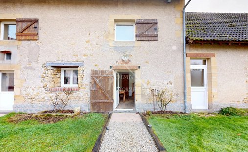 Château 3800 M² Sur Terrain 22ha