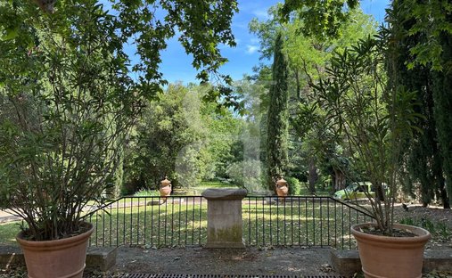 Provencal Farmhouse Of 277m² With Swimming Pool On Land Of Almost 2ha