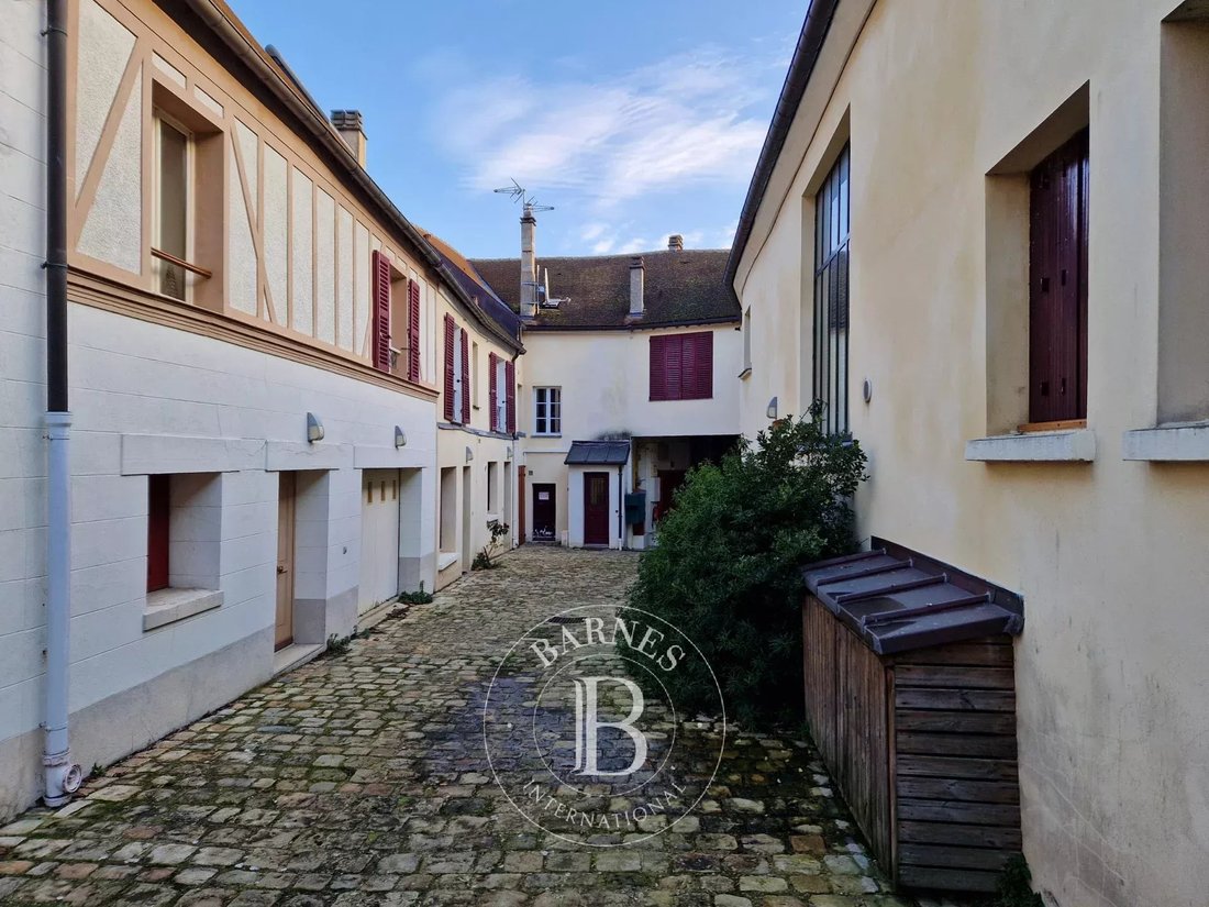 Est, Ecouen, France 4 - 16831151