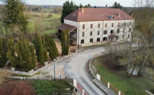 Castle for Sale in Tournus, Bourgogne-Franche-Comté, France - 3