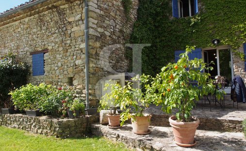 Ensemble Immobilier Avec Gites à 5 Min De Vaison La Romaine