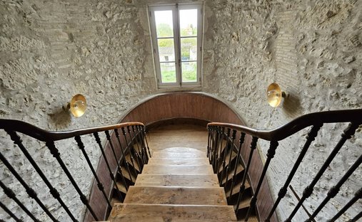 Agen Charming Estate With Manor House, Caretaker's House, Barn For Events, River, Lake 19 Hectares