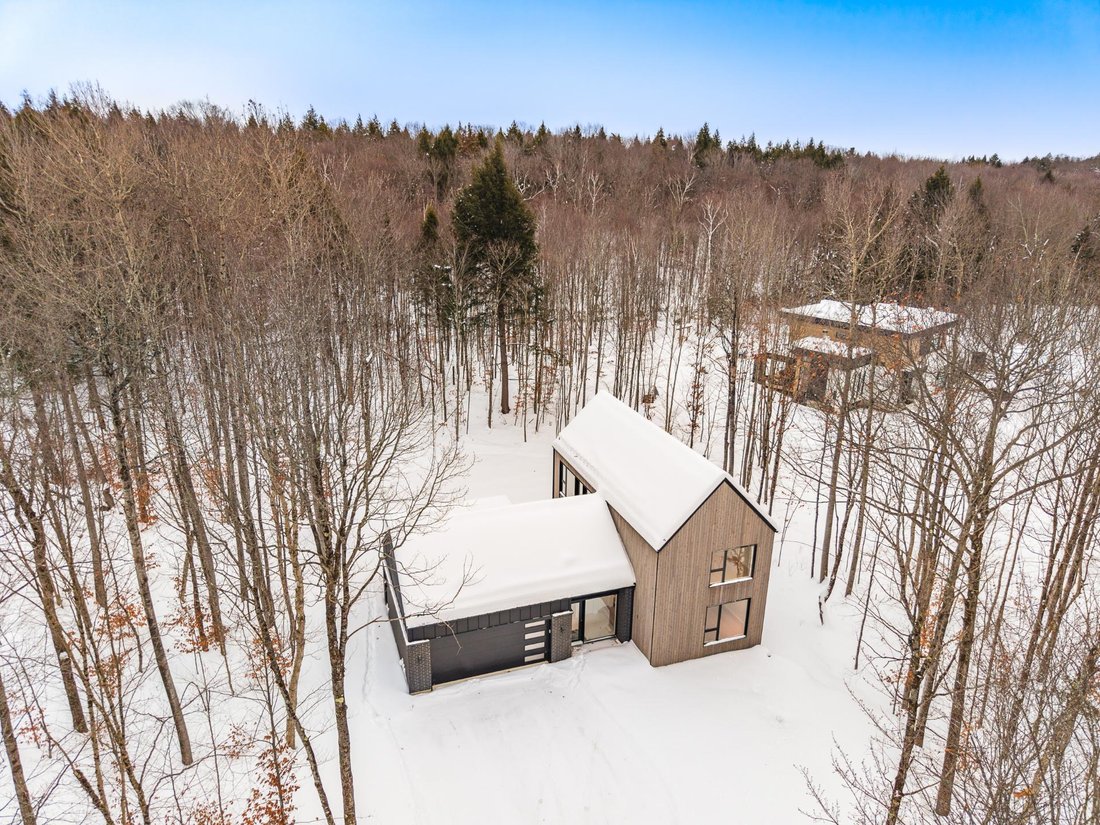 House in Saint-Jérôme, Quebec, Canada 2 - 16836869