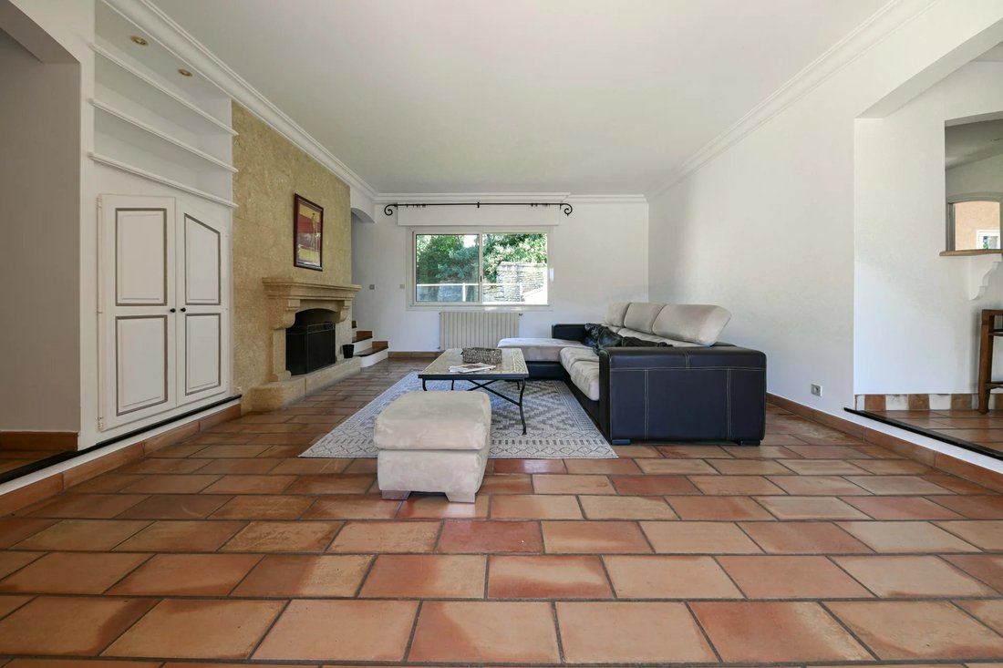 Estate in Castillon-du-Gard, Occitania, France 2 - 16833126
