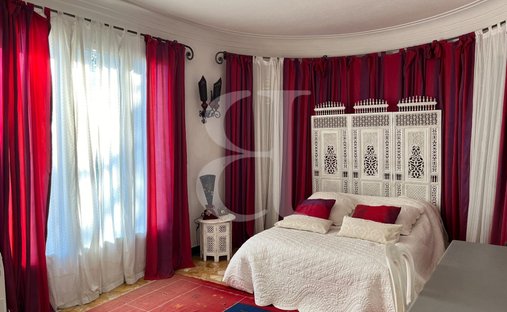 Castle for Sale in Carpentras, Provence-Alpes-Côte d'Azur, France