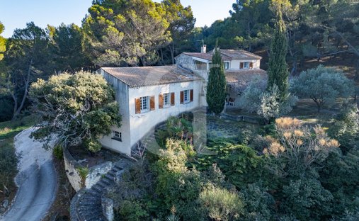Castle for Sale in Carpentras, Provence-Alpes-Côte d'Azur, France