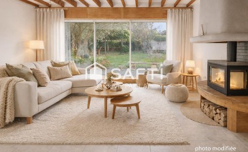 Castle for Sale in Villenave-d'Ornon, Nouvelle-Aquitaine, France