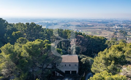 Castle for Sale in Carpentras, Provence-Alpes-Côte d'Azur, France