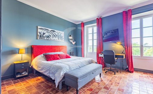 Castle for Sale in Carpentras, Provence-Alpes-Côte d'Azur, France