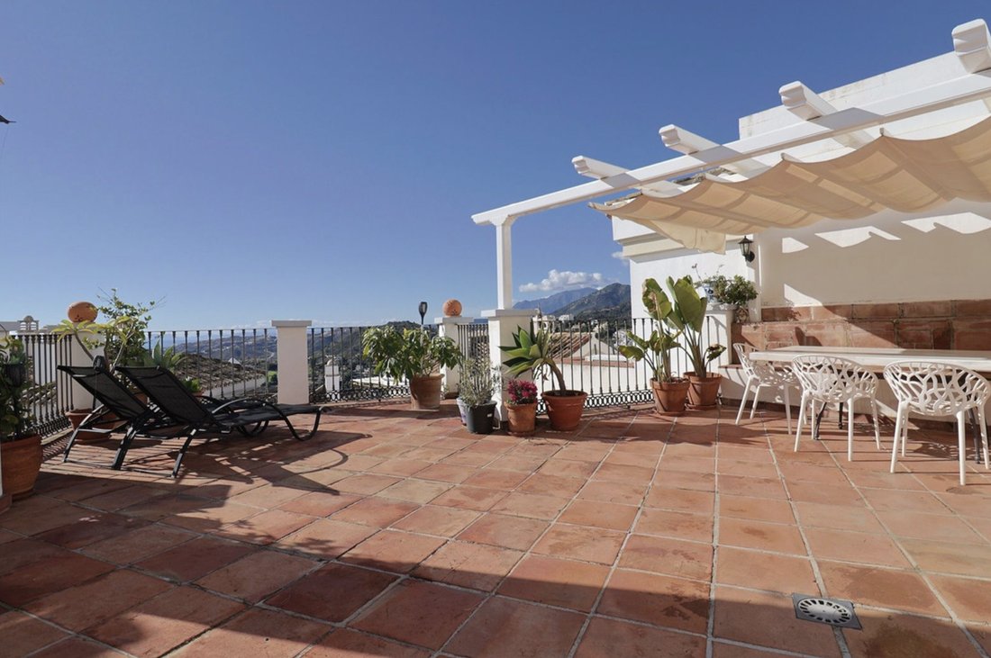 Townhouse in Benahavis, Andalusia, Spain 3 - 16834689
